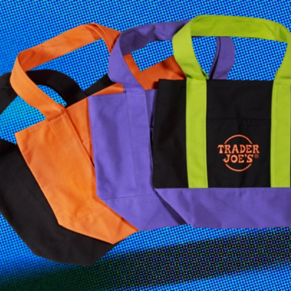🕸️🦇 Spooky Trader Joe’s Halloween Bags 🎃 Set of 4 Colors 👻🎁 Rare Find!